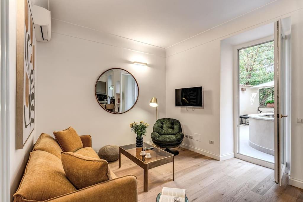 3 Bedroom Via Genova Monti Area Apartment *