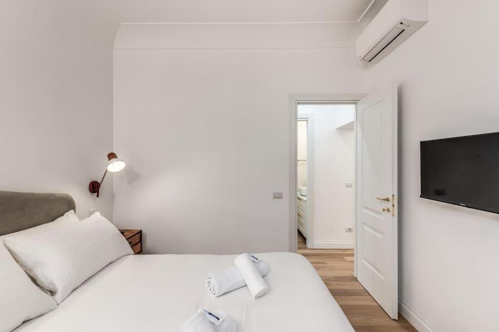 3 Bedroom Via Genova Monti Area Apartment *