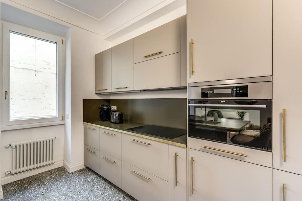 Apartment 3 Bedroom Via Genova Monti Area *