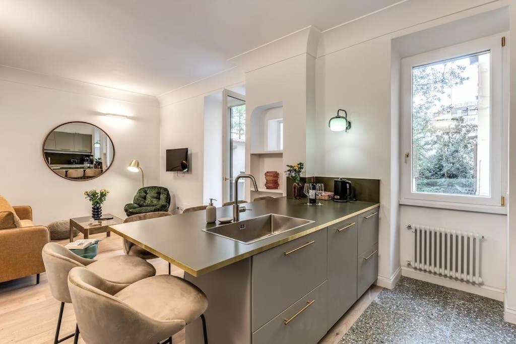 Apartment 3 Bedroom Via Genova Monti Area Rom