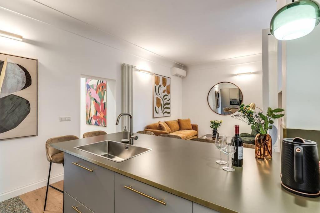 3 Bedroom Via Genova Monti Area Apartment