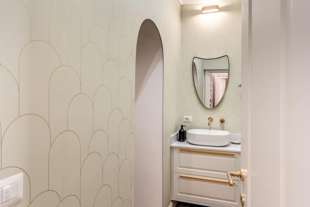 Apartment 3 Bedroom Via Genova Monti Area *