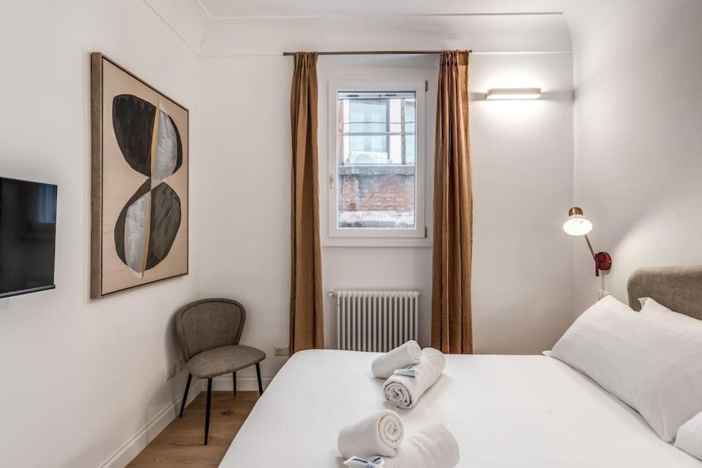 Apartment 3 Bedroom Via Genova Monti Area Rom
