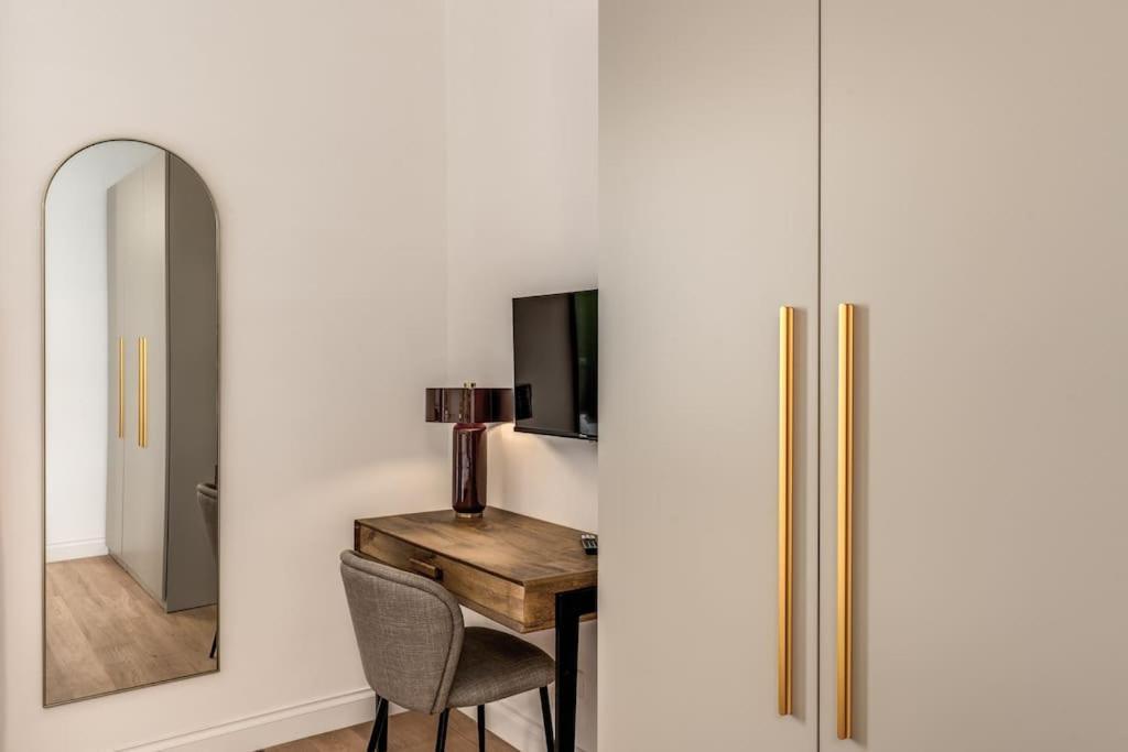 3 Bedroom Via Genova Monti Area Apartment