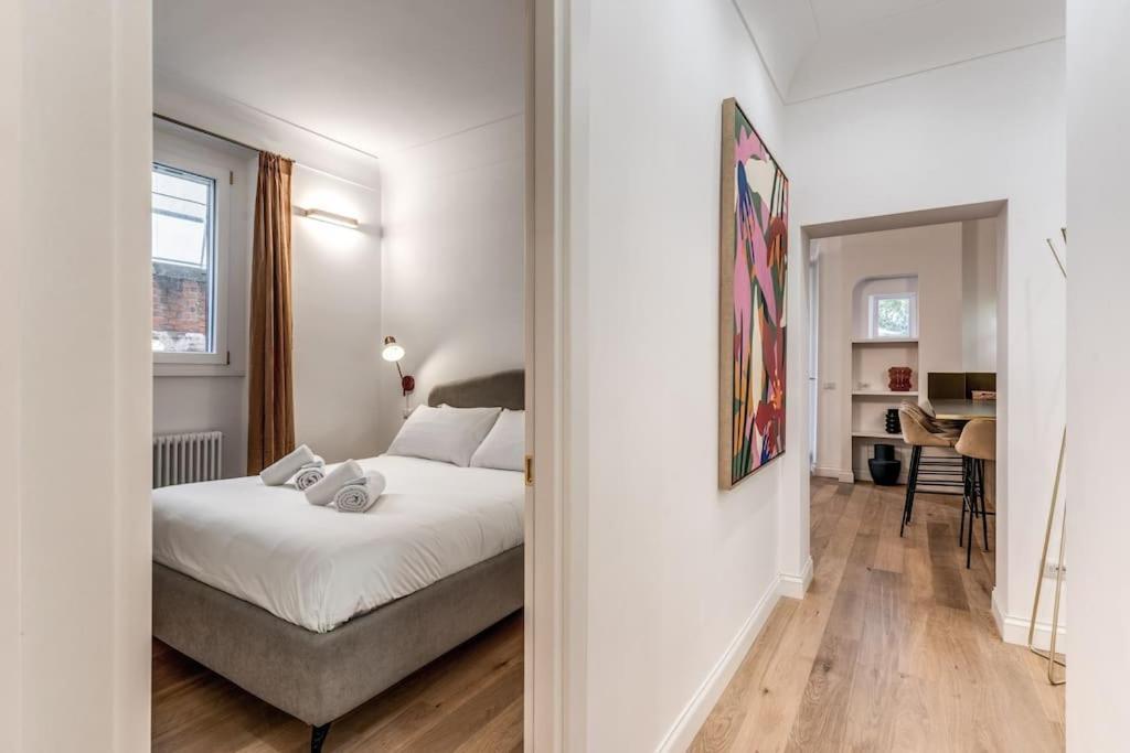 3 Bedroom Via Genova Monti Area Apartment *