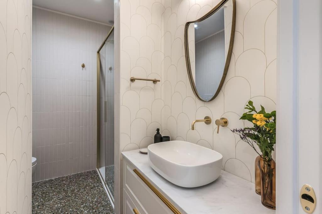 Apartment 3 Bedroom Via Genova Monti Area *
