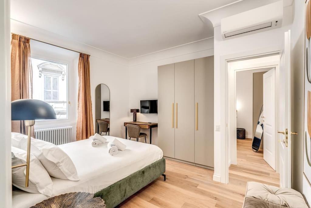 3 Bedroom Via Genova Monti Area Apartment Rom