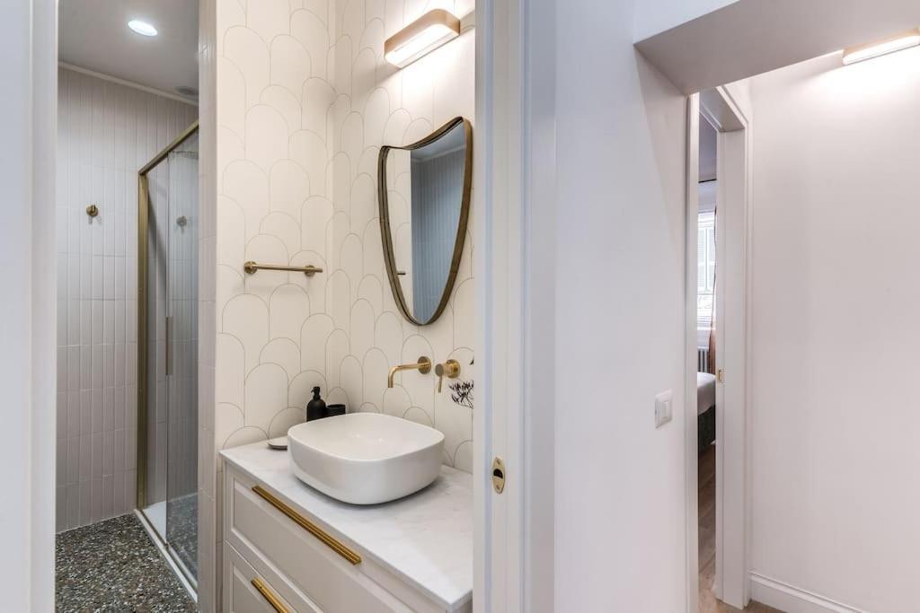 Apartment 3 Bedroom Via Genova Monti Area