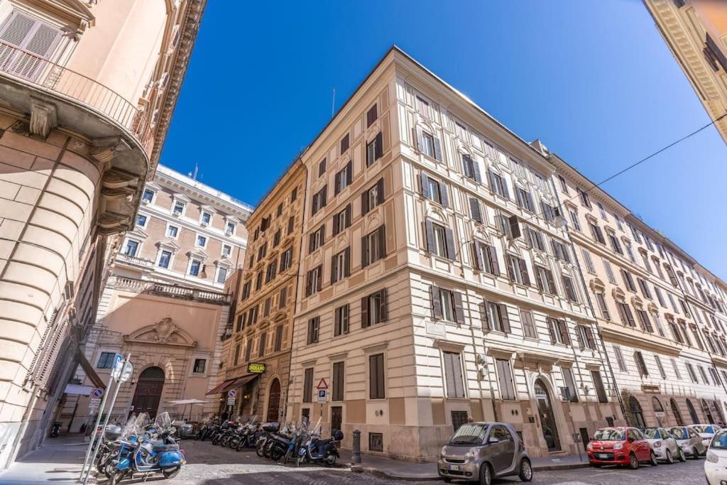 3 Bedroom Via Genova Monti Area Apartment Rom