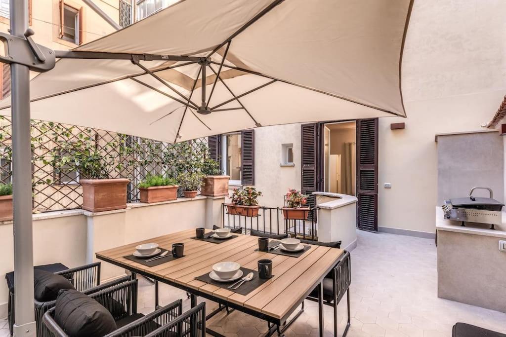 3 Bedroom Via Genova Monti Area Apartment
