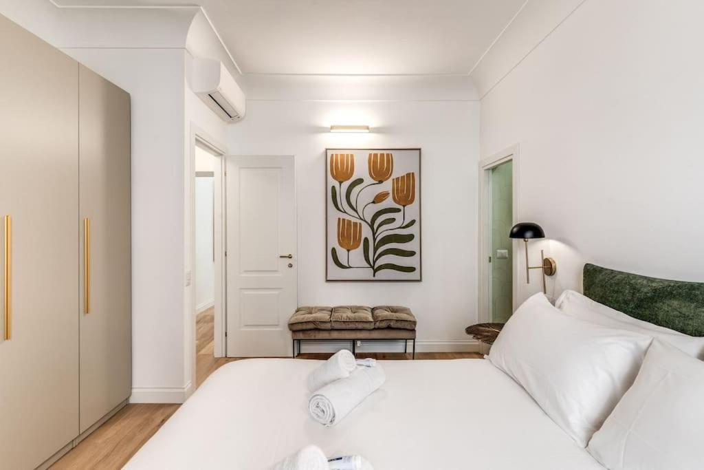 3 Bedroom Via Genova Monti Area Apartment